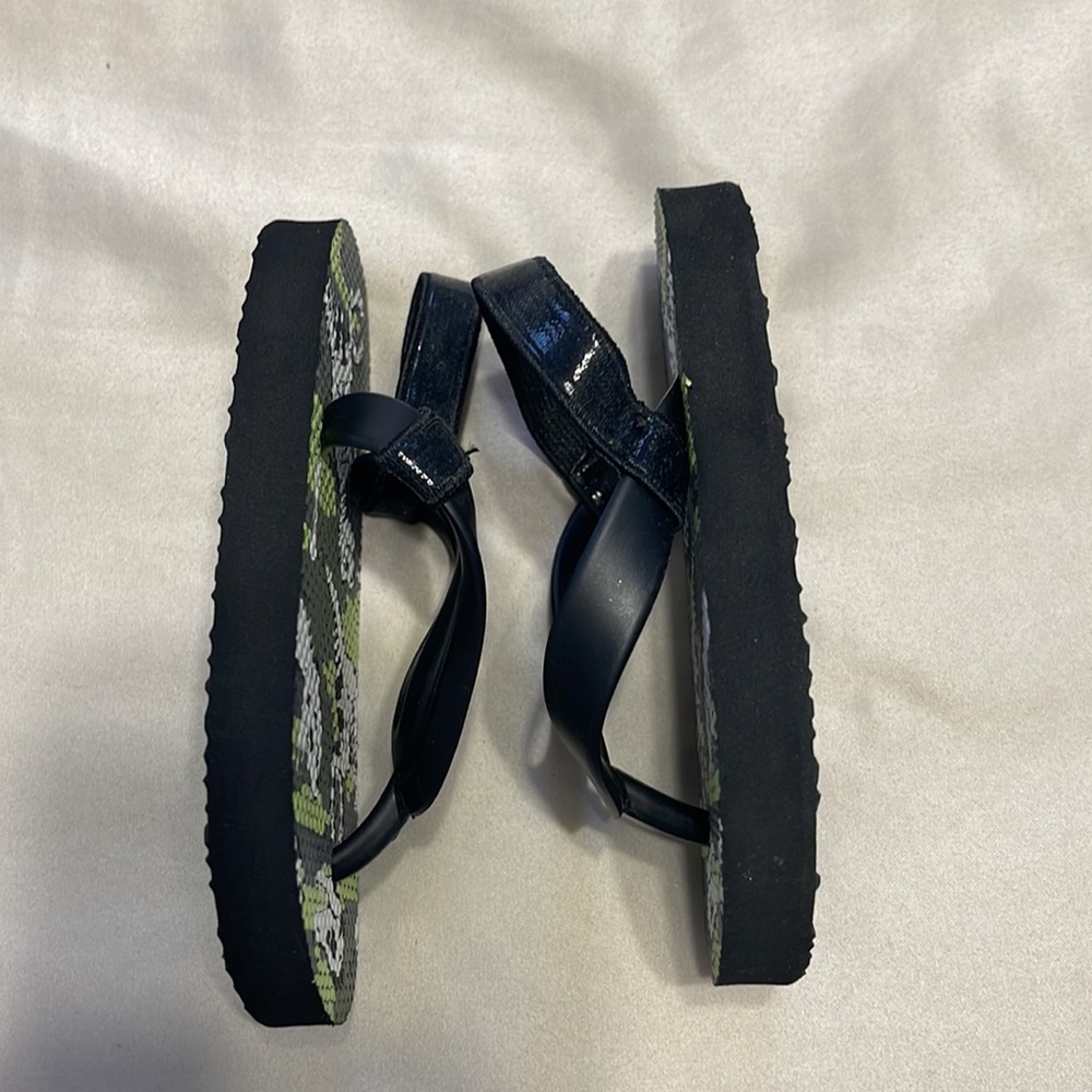 Sandals - Picture 3 of 4